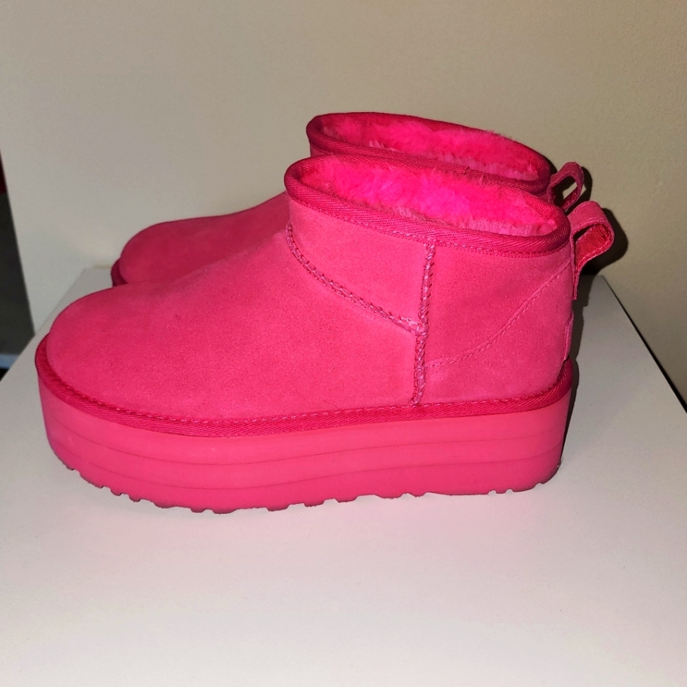 Women’s UGG classic ultra mini platform boot. Color: Taffy Pink. No original box